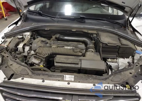 2016 Volvo Xc60 T5 Premier из США, поврежденный, VIN YV4612RK4G2786016